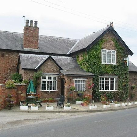 Отель Thompsons Arms Flaxton Экстерьер фото