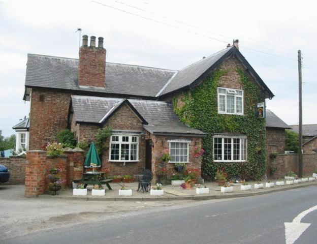 Отель Thompsons Arms Flaxton Экстерьер фото